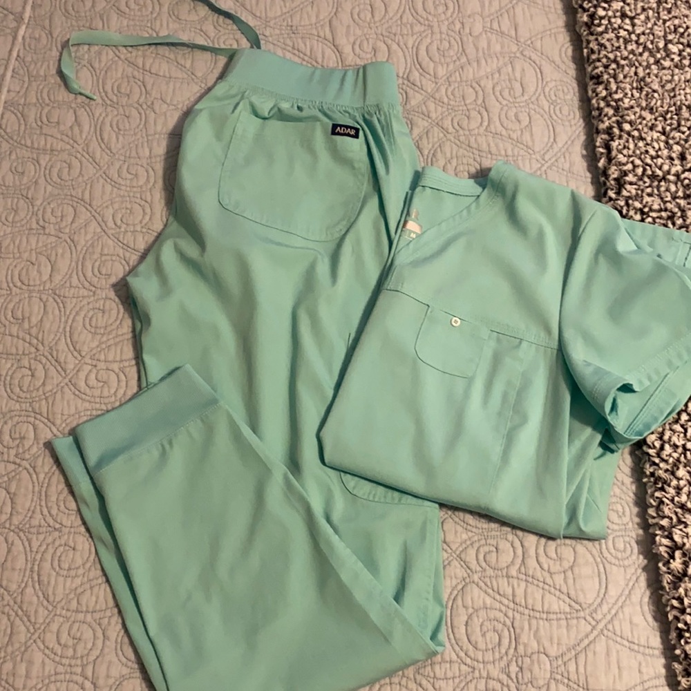 Adar scrub set